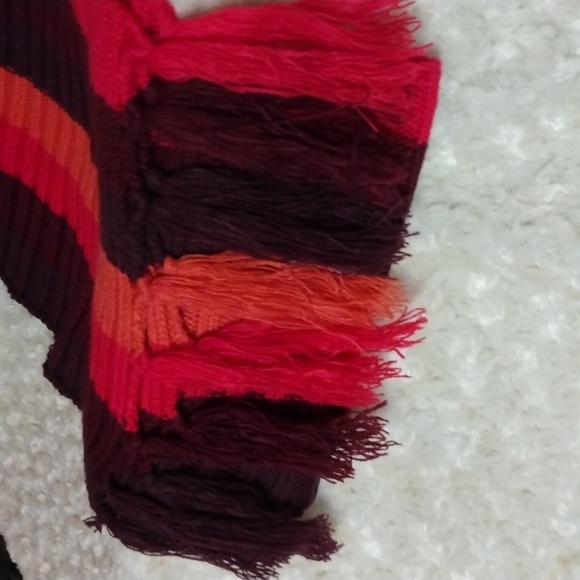 Long knitted scarf - Picture 7 of 8